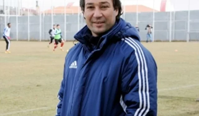 Yardımcı antrenörü sahada hayatını kaybetti