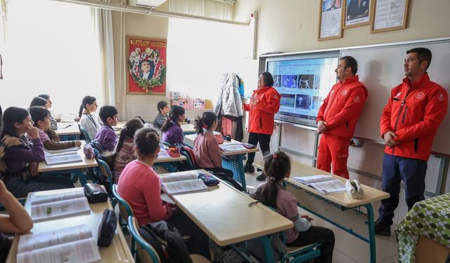 Efeler'de miniklere afet eğitimi