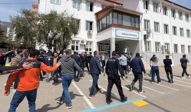 Okul saldırısında ölenler son yolculuğuna uğurlandı