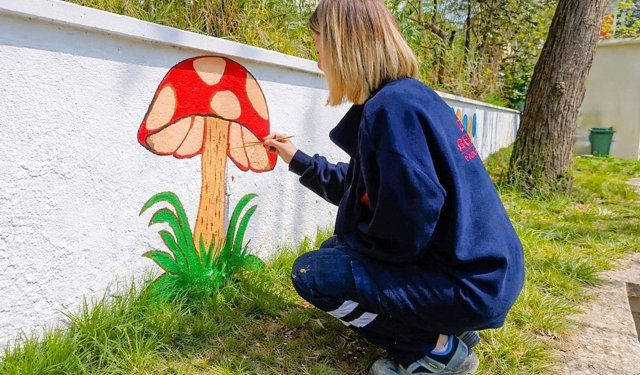 Efeler'in parkları renkleniyor