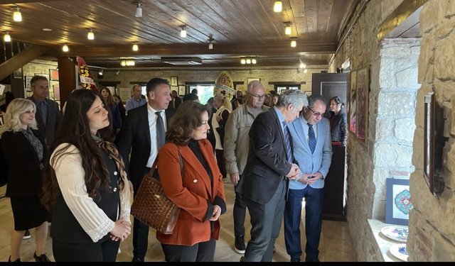 Geleneksel Türk Sanatları Sergisi yoğun katılımla açıldı