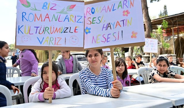 Aydınlı Romanlar günlerini doyasıya eğlenerek kutladı