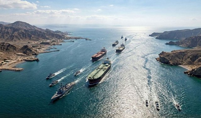 İran Hürmüz'ü yeniden kapattı