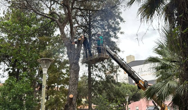 Efeler'de parklar daha güvenli hale geliyor