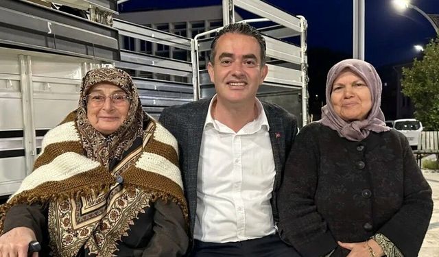 Koçarlı Belediyesinden vatandaşlara doğum günü sürprizi