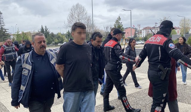 Oğulları iki gence kurşun yağdırdı, aileleri basın mensuplarına çıkıştı