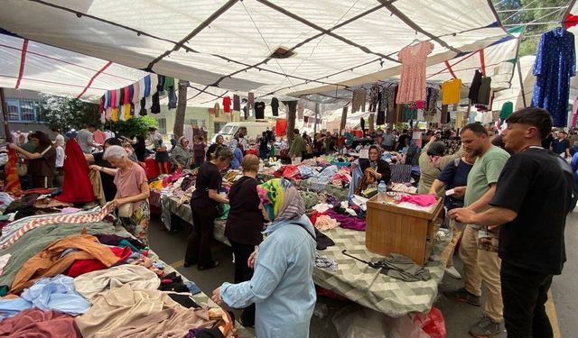Arife günü pazarda bayramlık hareketliliği esnafın yüzünü güldürdü