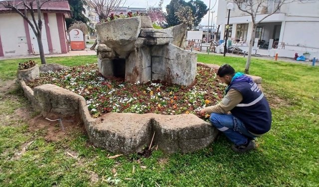 Efeler'de parklar yenileniyor