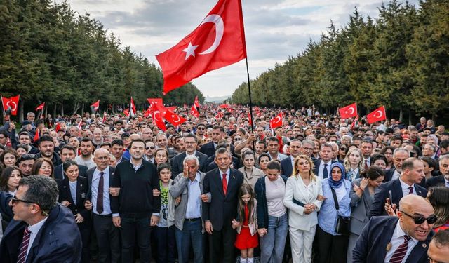 CHP'liler Güvenpark'ta toplandı, Anıtkabir'e yürüdü