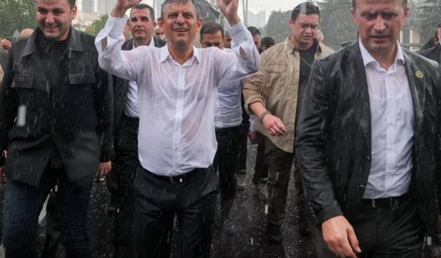 Özgür Özel: Bayramda burada odada durmak yerine sahada oluruz