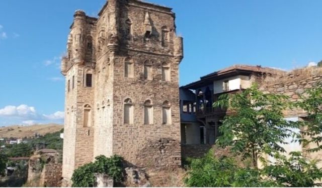 Tarihi kule için yardım talebi