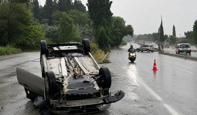 Söke Kuşadası yolu üzerinde otomobil takla attı