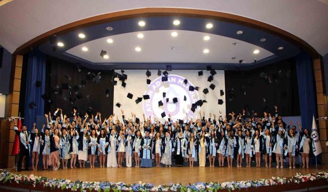 ADÜ Diş Hekimliği Fakültesi 8. Dönem mezunlarını uğurladı