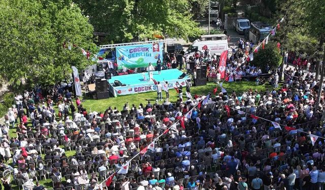 Başkan Yetişkin'den çocuklara armağan