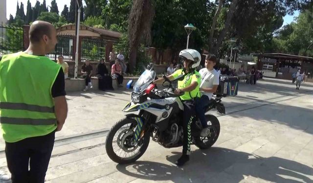 Efeler'de kimliği kaybolan genç, sınava son anda yetişti