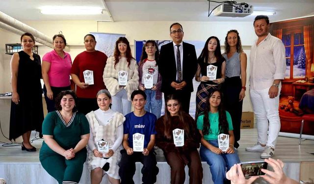 Gezici tiyatro, öğrencileri sanatla buluşturdu