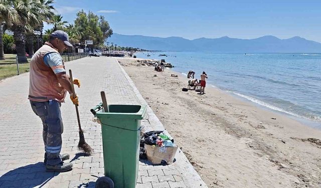Kuşadası'da bayramtatilinde 3 bin 67 ton çöp toplandı
