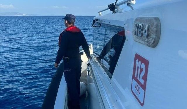 Kuşadası'nda kayalık alanda mahsur kalan şahıs kurtarıldı