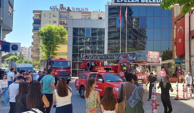Efeler Belediyesi binası hızla tahliye edildi