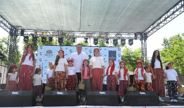 Kuşadası'nda kiraz şenliği
