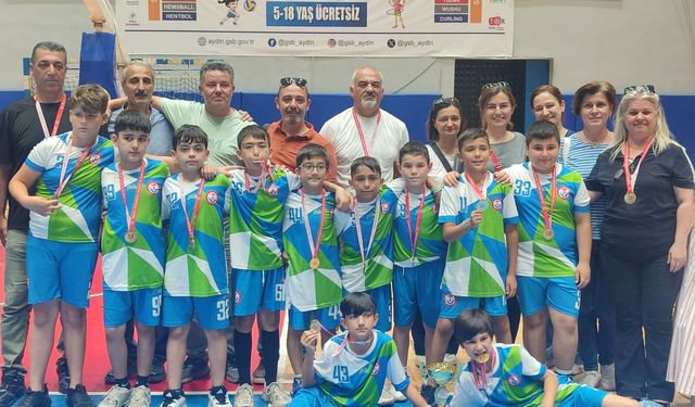 Özel okulları geride bırakıp Aydın şampiyonu oldular
