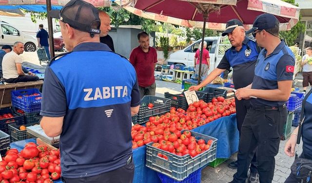 Efeler’deki pazarlarda etiket ve fiyat denetimi yapıldı