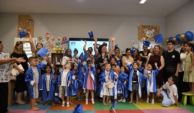 Kuşadası Anne Baba Çocuk Merkezi’nde mezuniyet sevinci