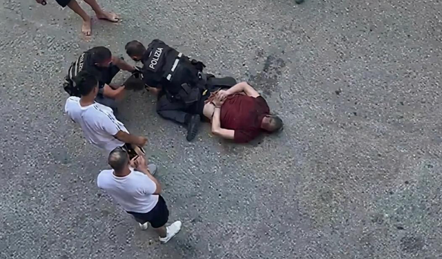 İtalya'da halk, polisin nefessiz bırakarak ölümüne yol açtığı göçmen için ayağa kalktı