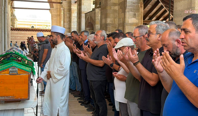 Edirne'de traktör kazasında hayatını kaybeden çift toprağa verildi