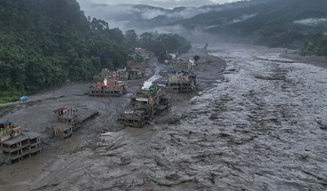 Nepal’de sel sonrası yüzlerce kişi aranıyor