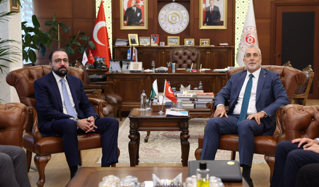 Bakan Işıkhan, Pakistanlı mevkidaşı  ile bir araya geldi