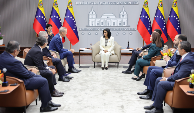 ABD’li enerji şirketi Chevron ve İtalyan Eni, Venezuela’daki petrol yatırımlarını genişletecek