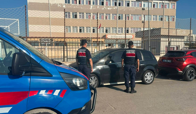İzmir’de okul çevrelerinde jandarmadan sıkı denetim
