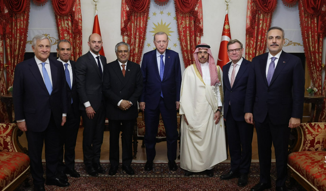 Cumhurbaşkanı Erdoğan, R4+E3 toplantısı için Türkiye’ye gelen Dışişleri Bakanlarını kabul etti