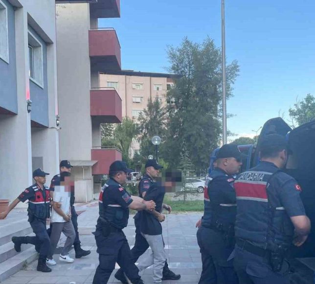 İzmir’den Nazilliye uyuşturucu sevkiyatında 3 tutuklama