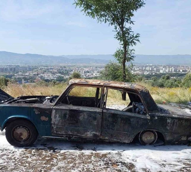 Efeler'de ADÜ yolunda otomobil yangını