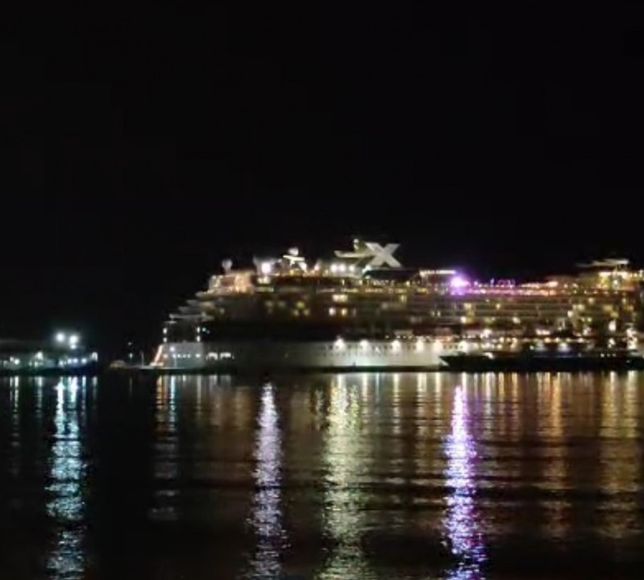 Kruvaziyer gemi arıza yapınca Kuşadası’ndan ayrılamadı