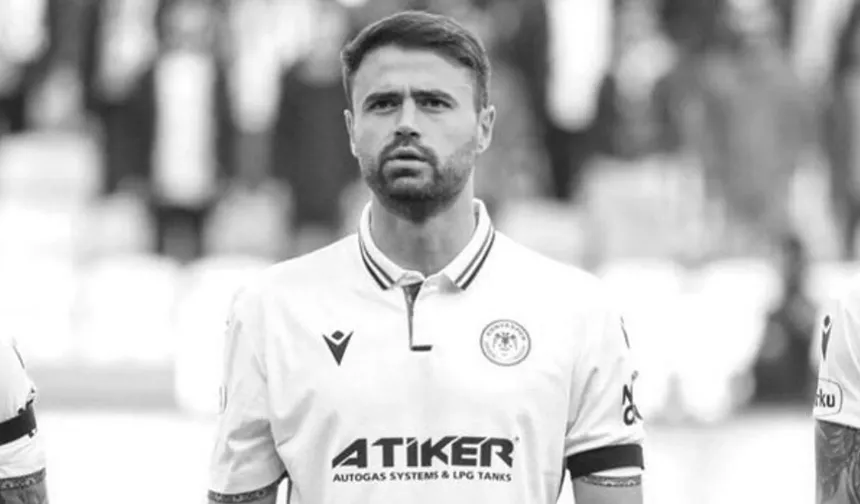 Ahmet Çalık, Adana Demirspor-Kayserispor maçında karanfillerle anıldı