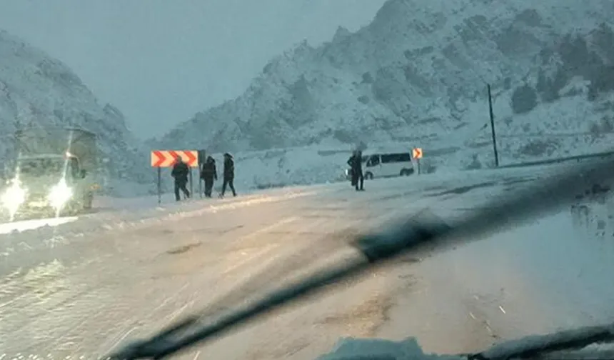 Kar bastırdı! Sincik-Kahta karayolu ulaşıma kapandı
