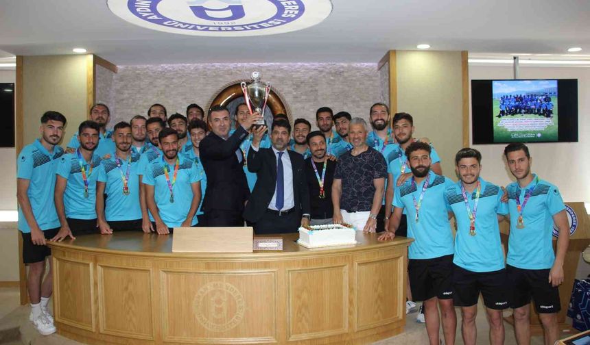 ADÜ Rektörü Aldemir, Türkiye şampiyonu takımı ağırladı