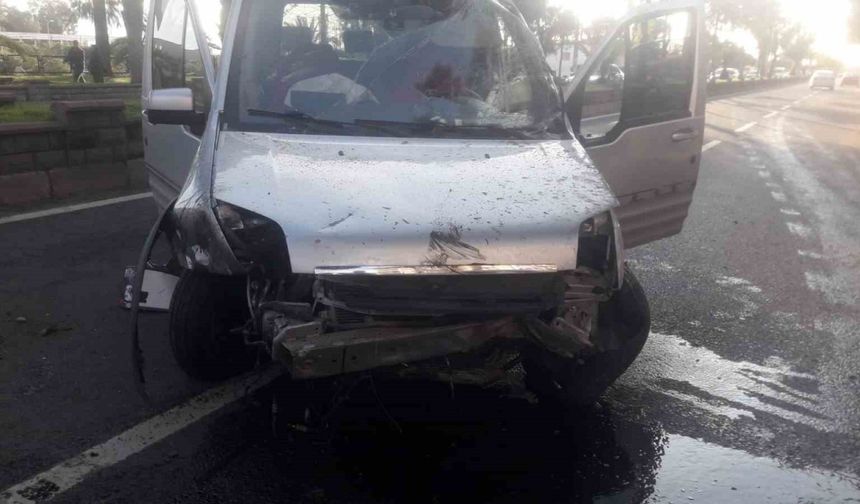 Nazilli'de ticari araç takla attı: 3 yaralı