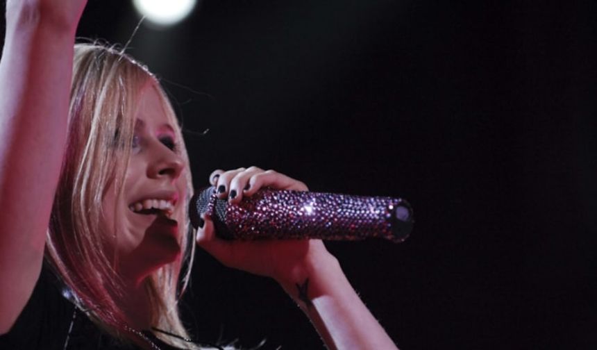 Avril Lavigne hakkındaki komplo teorisine açıklık getirdi
