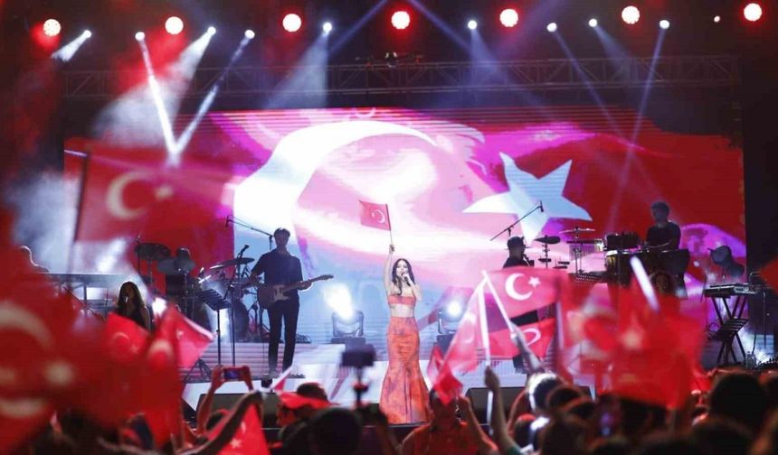 Aydın Büyükşehir, 19 Mayıs’ı binlerce Aydınlıyla kutladı