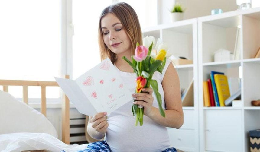Anneler Günü mesajı Eşe, ablaya, arkadaşa, kızına ilk anne olana anneler günü mesajları ile hamilelere anneler günü mesajı