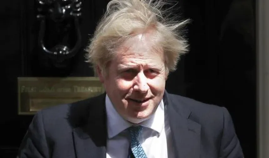 İngiltere: Sandık görevlileri kimliğini unutan Boris Johnson'a oy kullandırmadı