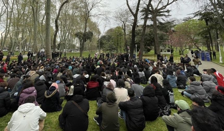Yeditepe, Koç, Marmara ve Yıldız Teknik Üniversitesi öğrencilerinin, Gülhane Parkı’nda bir araya geldiği buluşmada 43 kişi gözaltına alındı