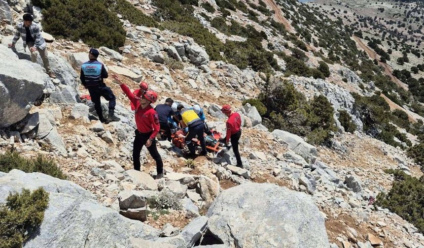 Muğla'da paraşüt kayalıklara düştü: 2 ölü