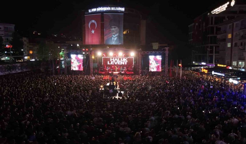 Aydın, 19 Mayıs coşkusunu Haluk Levent'le yaşadı