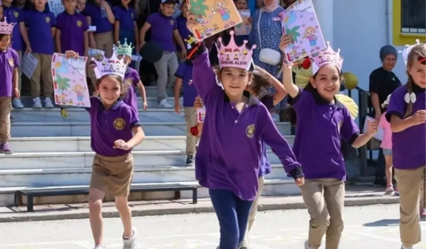 Serbest kıyafet kalktı mı son dakika seneye üniforma mı giyilecek MEB?