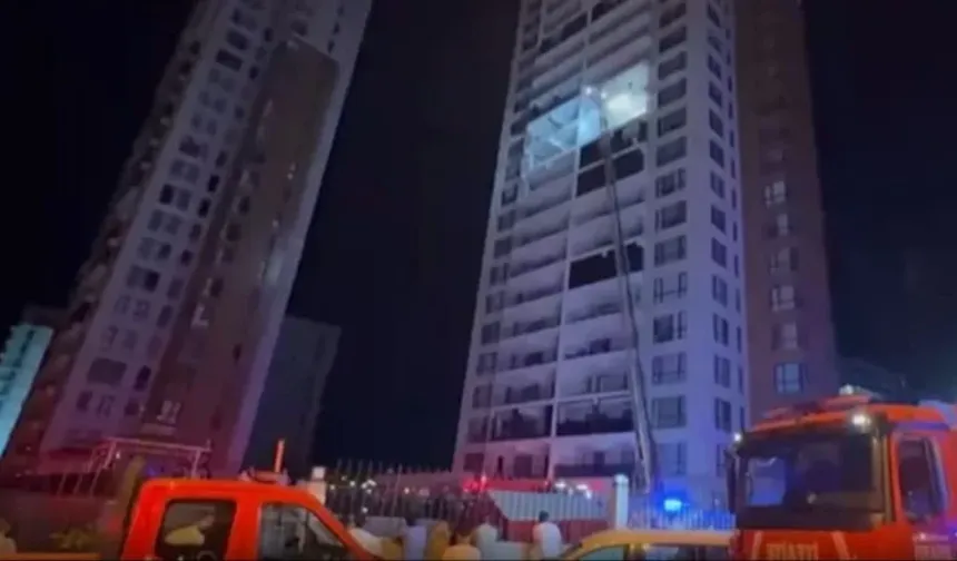 26 katlı binada yangın: Birisi bebek 3 kişi hayatını kaybetti